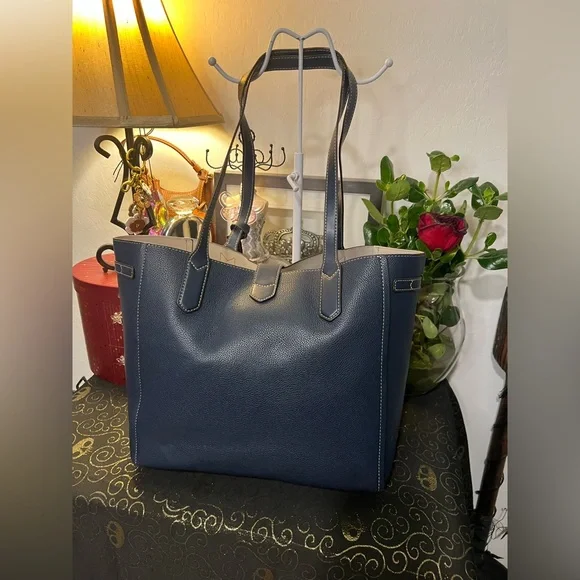 Michael Kors Navy Blue Tote Bag - Picture 4 of 16